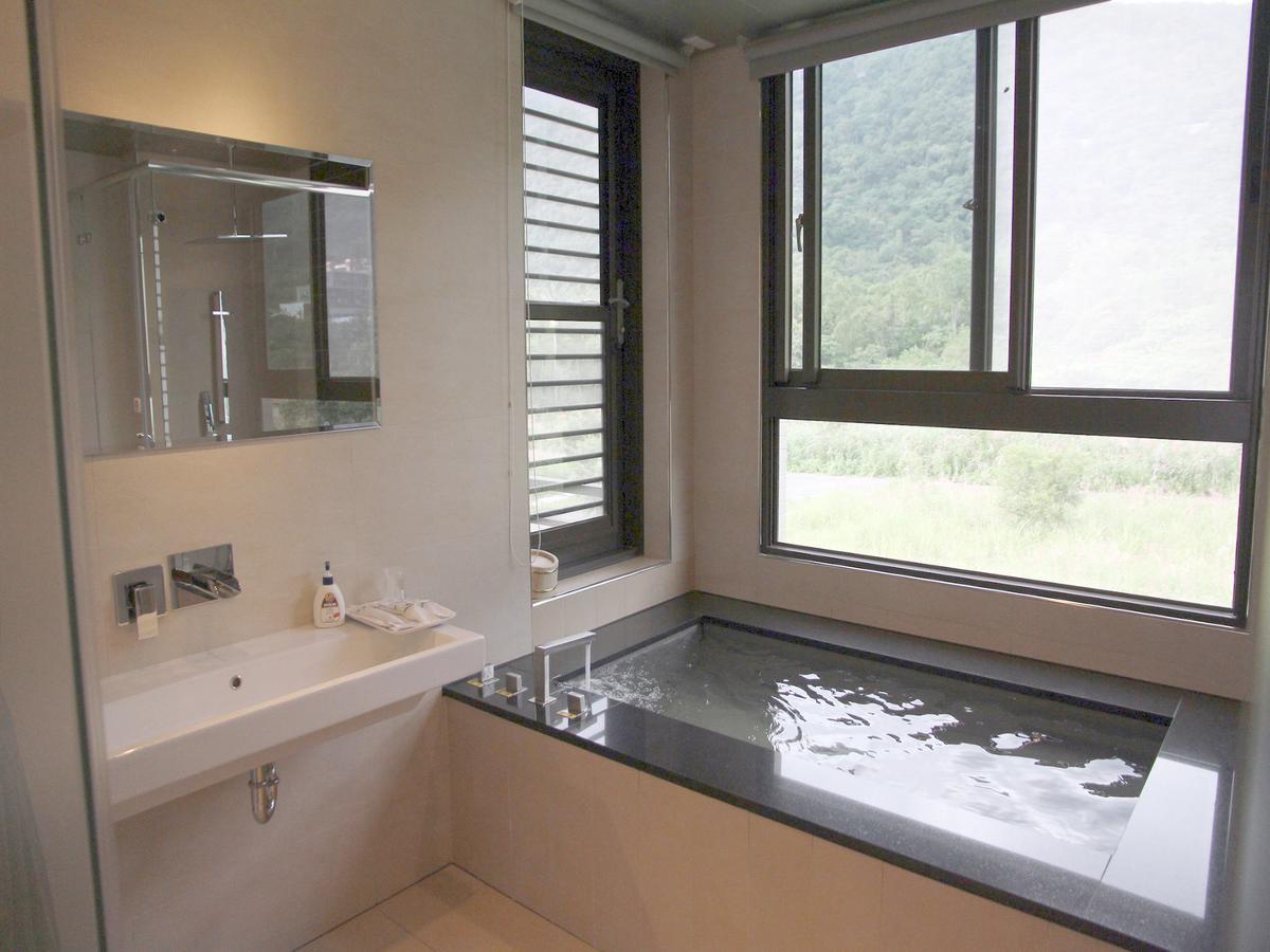 Peace Area Hot Spring Hotel Jiaoxi Buitenkant foto